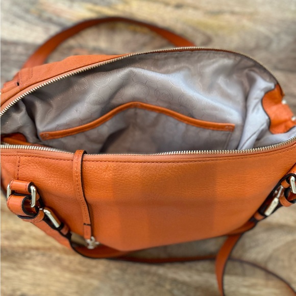 Michael Kors Shoulder/Crossbody Bag in Orange Pebble-beach Leather. - Picture 12 of 16